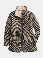 Inaya | Retro-Steppjacke mit handgezeichnetem Kreismuster