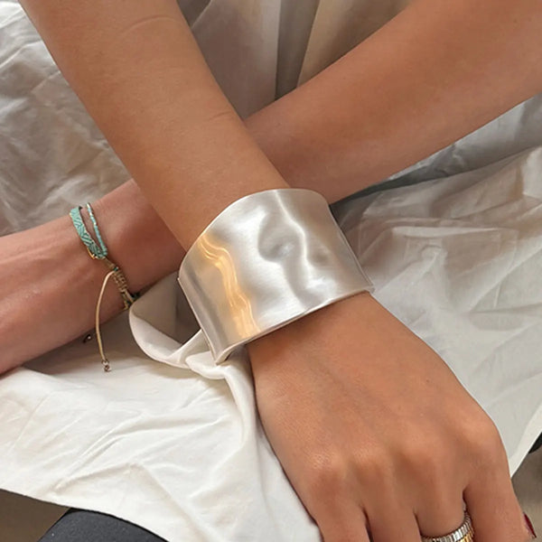 RAYNA™ – Schicker asymmetrischer Statement-Armband