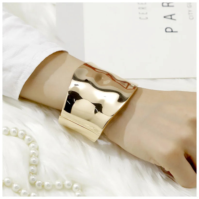RAYNA™ – Schicker asymmetrischer Statement-Armband