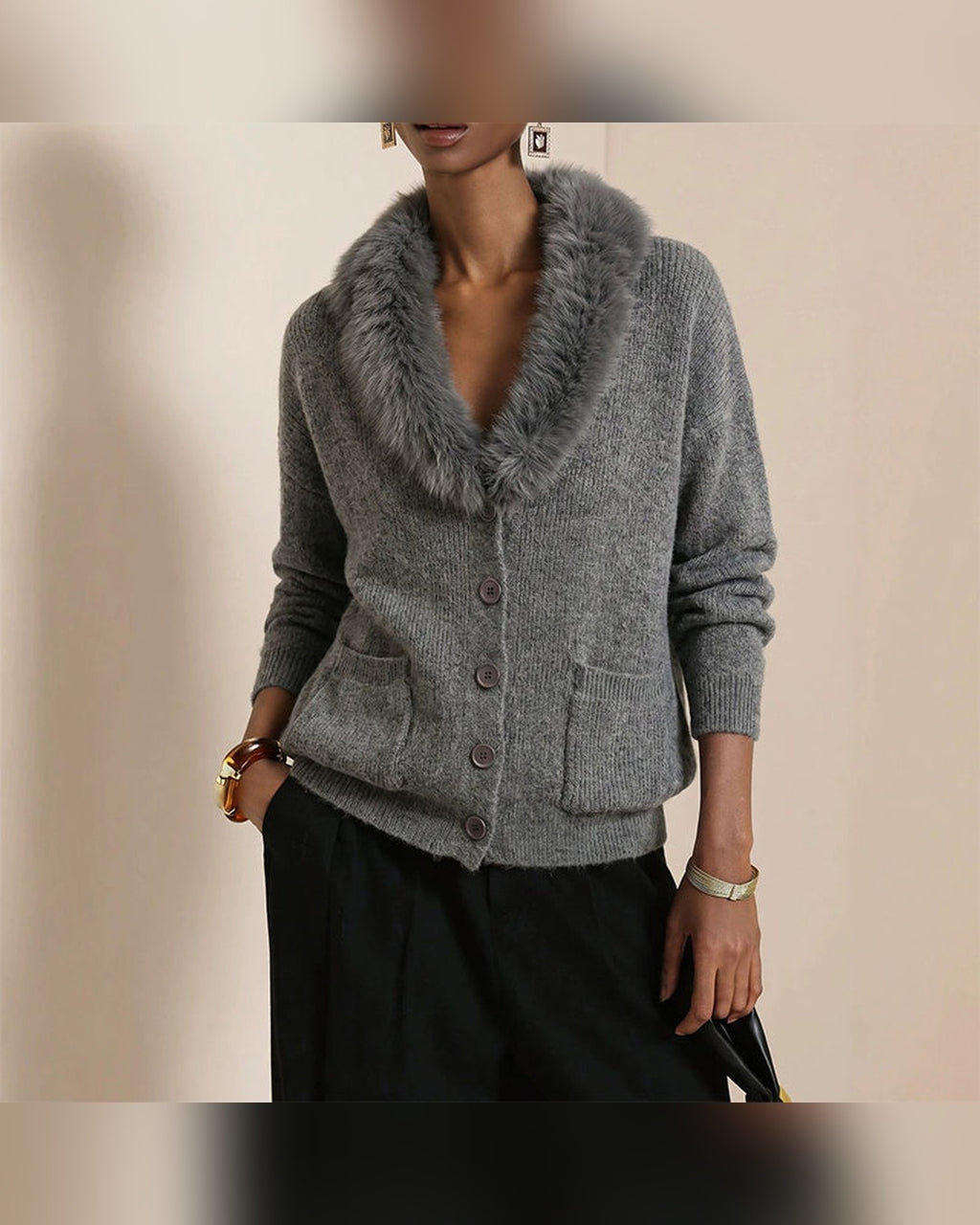 Hedwig | Strickjacke mit Kunstfellkragen – Grau