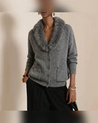 Hedwig | Strickjacke mit Kunstfellkragen – Grau