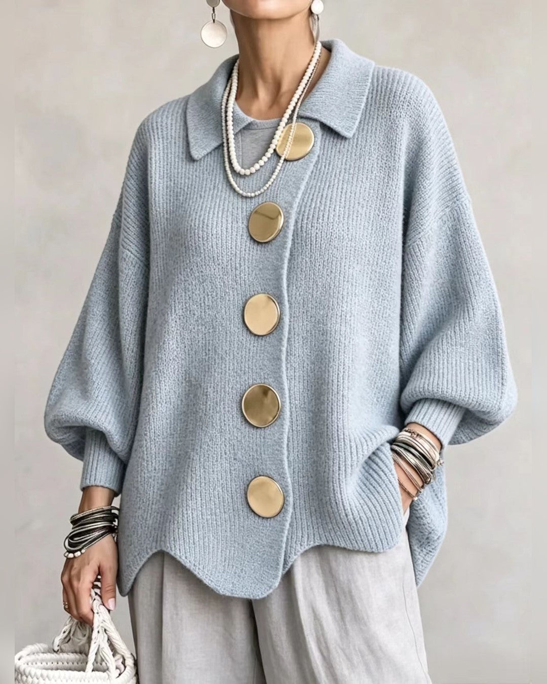 Erika | Oversize-Strickjacke mit goldenen Knöpfen – Himmelblau