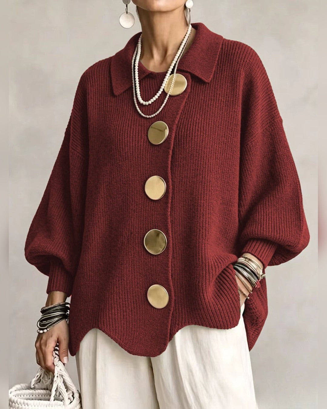 Erika | Oversize-Strickjacke mit goldenen Knöpfen – Rot