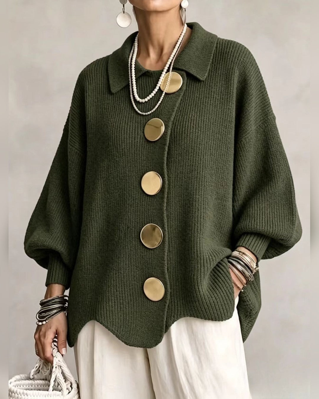 Erika | Oversize-Strickjacke mit goldenen Knöpfen – Olivgrün