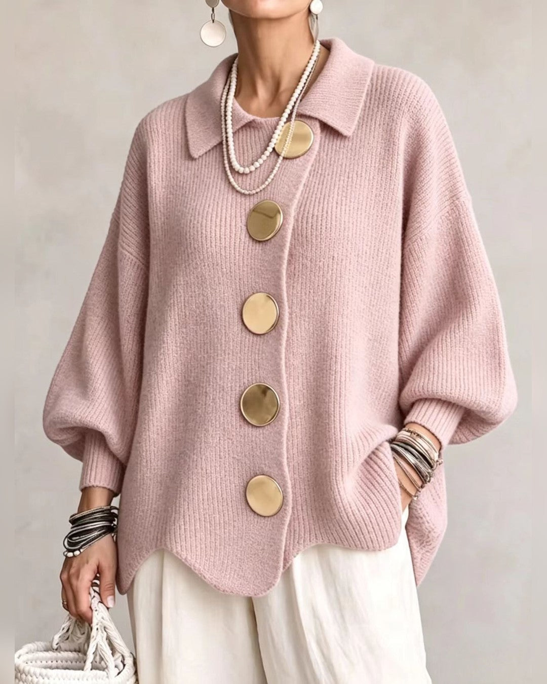 Erika | Oversize-Strickjacke mit goldenen Knöpfen – Puderrosa