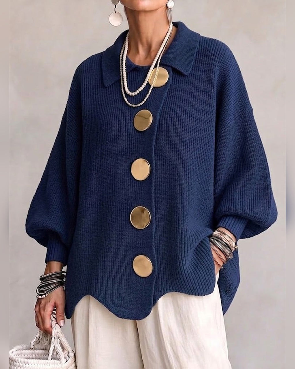 Erika | Oversize-Strickjacke mit goldenen Knöpfen – Marineblau