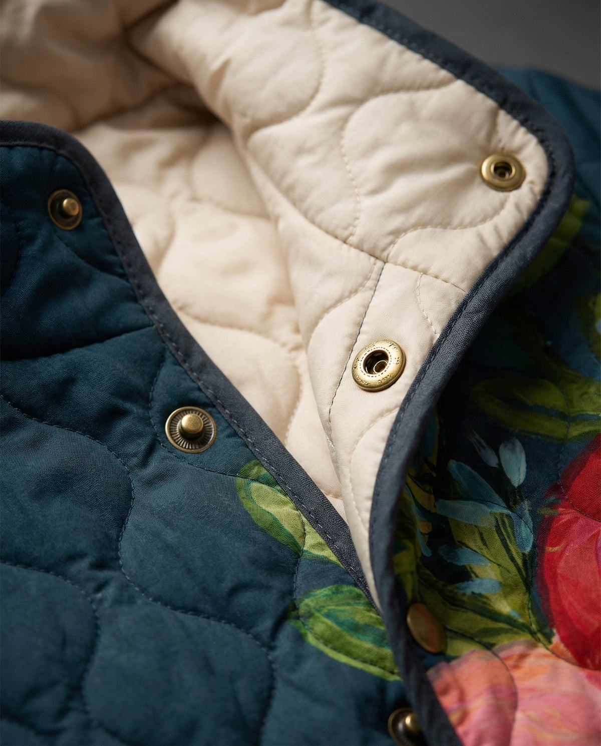 Amaya | Vintage-Steppjacke mit Blumenmuster