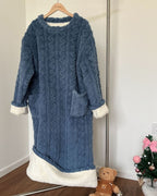 Kathi | Kuscheldecke zum Anziehen mit Taschen – Ansicht Rauchblau doppellagig