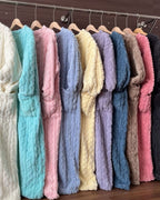 Kathi | Kuscheldecke zum Anziehen mit Taschen – Alle Farben