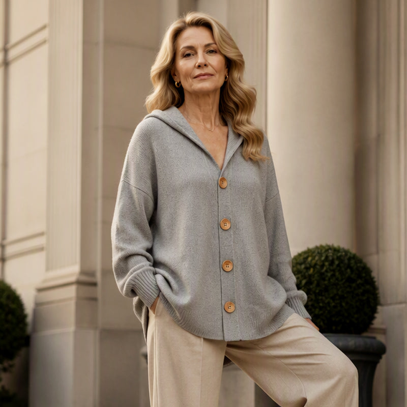 Lotta | Kapuzen-Strickjacke mit Knöpfen – Ansicht Grau