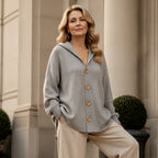 Lotta | Kapuzen-Strickjacke mit Knöpfen – Ansicht Grau