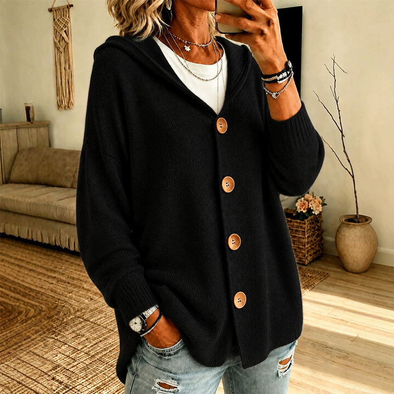 Lotta | Kapuzen-Strickjacke mit Knöpfen – Schwarz