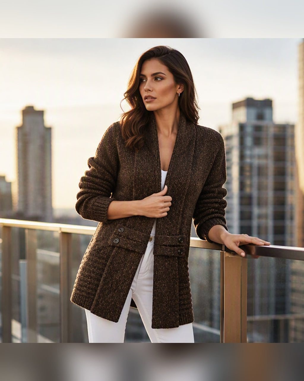 Margit | Strickjacke mit Schalkragen und Knopfriegel – Ansicht Mokka