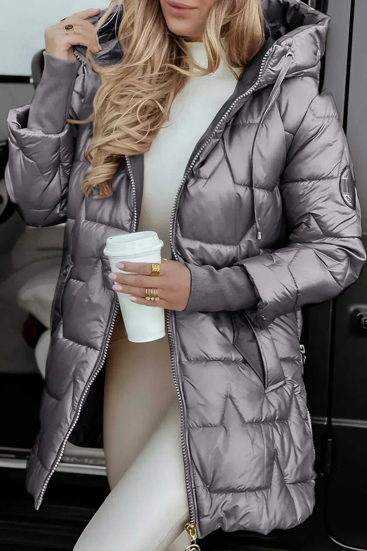 Nolwen | Stylischer Wintermantel mit Kapuze und Wattierung