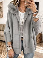 Brynja – Strickcardigan mit Fellkapuze